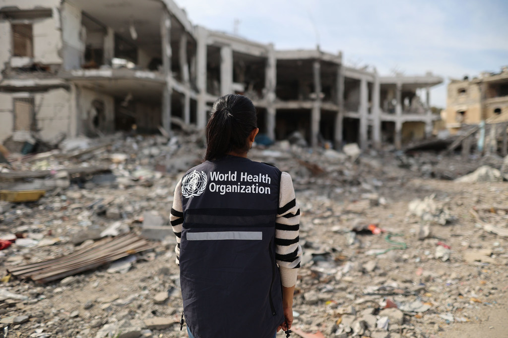 An employee of the World Health Organization establishes the destruction of a hospital in the Gaza Strip An employee of the World Health Organization establishes the destruction of a hospital in the Gaza Strip