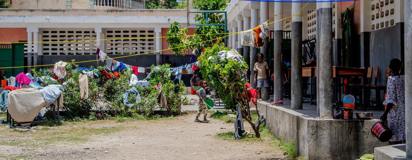 Desks become beds as Haitian school shelters people displaced by violence — Global Issues Desks become beds as Haitian school shelters people displaced by violence — Global Issues
