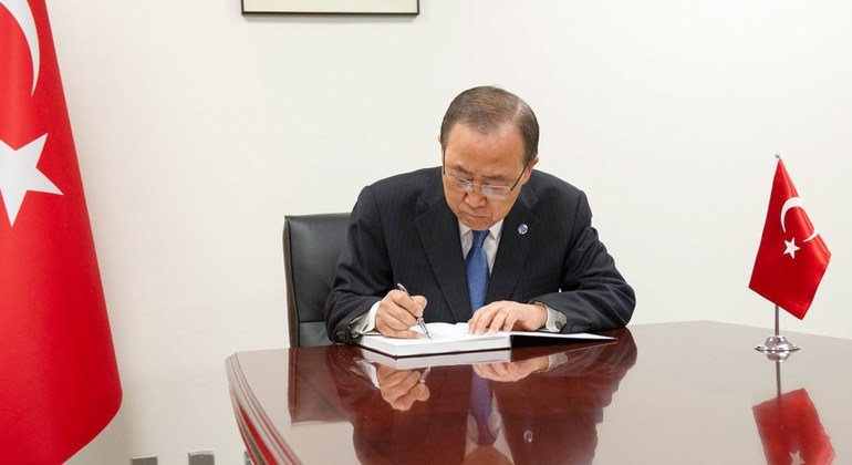 UN chief signs condolence book for victims of Turkish terrorism attack