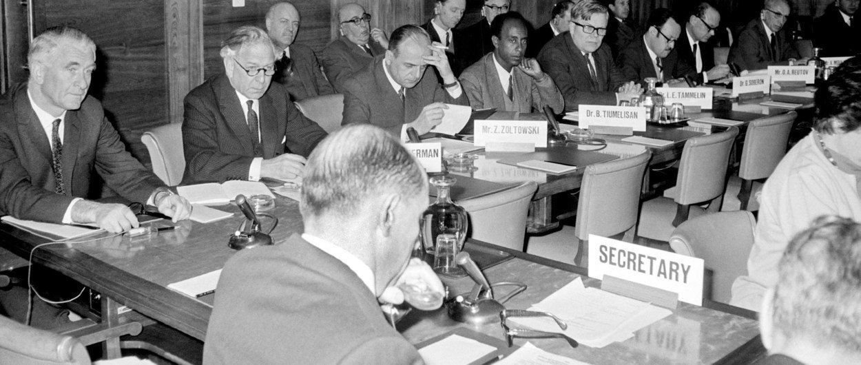 Grupo de consultores especializados designados pelo secretário-geral para ajudá-lo na preparação do relatório sobre armas químicas e bacteriológicas (biológicas) realizando sua primeira sessão em Genebra de 20 a 24 de janeiro de 1968.