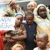 मध्य अफ्रीकी गणराज्य में कुछ लोग नस्ल व धर्म के आधार पर होने वाली नफ़रत व भेदभाव के ख़िलाफ़ अपनी आवाज़ बुलन्द करते हुए. (2017)