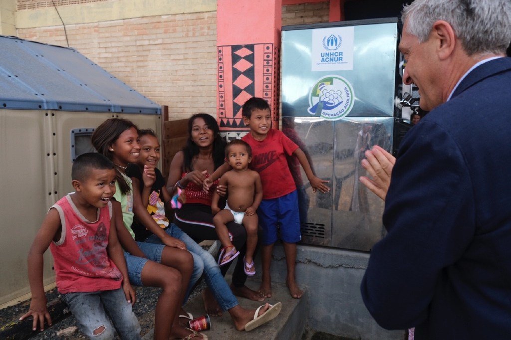 المفوض السامي لشؤون اللاجئين فيليبو غراندي يلتقي باللاجئين الفنزويليين خلال زيارته للبرازيل.