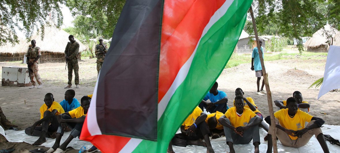 جنود أطفال تم تسريحهم من الخدمة العسكرية في جنوب السودان في يوليو 2019 مع تزايد جهود البلاد نحو السلام.