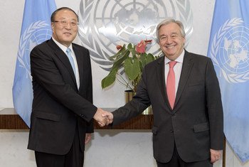 中国新任常驻联合国代表张军向联合国秘书长古特雷斯递交全权证书。