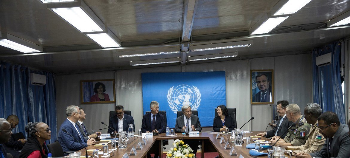 Secretário-geral se reuniu com liderança da Monusco incluindo a representante especial Leila Zerrougui (esquerda) e o subsecretário-geral das Operações de Paz Jean-Pierre Lacroix (direita).