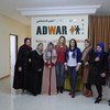الدكتورة سحر القواسمة، المديرة العامة  لمؤسسة "أدوار" مع النساء المستفيدات من برامجها في فلسطين