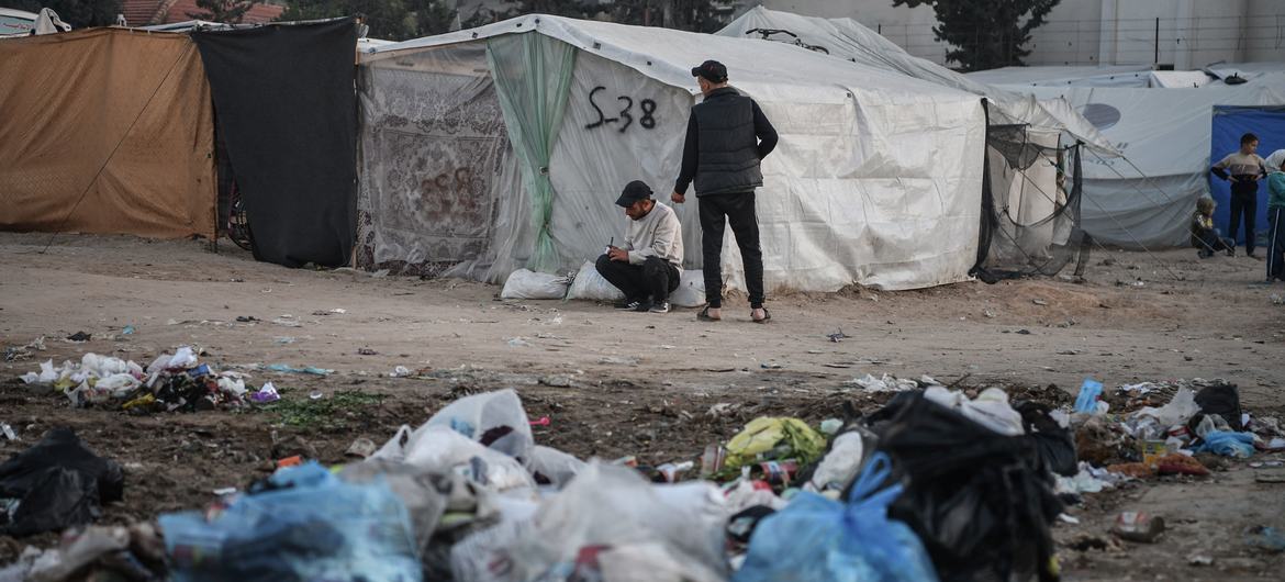 Les pénuries d’eau et les déchets créent un terrain propice aux maladies à Gaza.