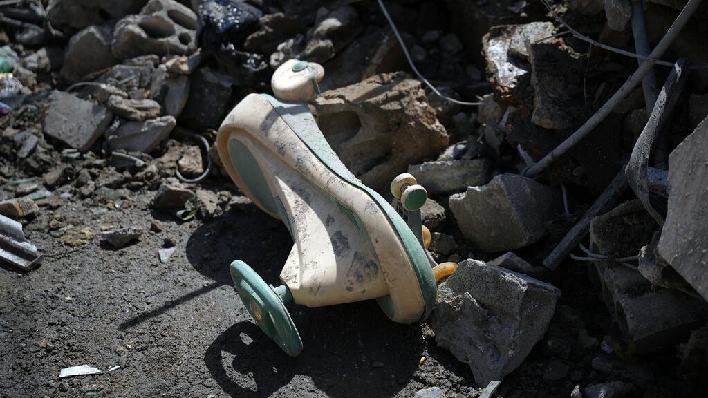 Последствия авиаударов в Бейруте.