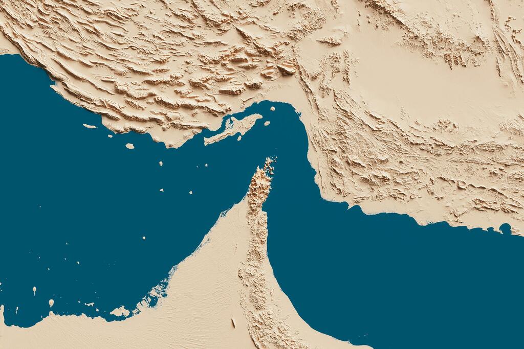 مضيق هرمز بين إيران وعمان.
