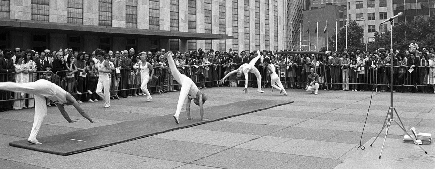 A team composed of Sweden's top gymnasts perform at UN Headquarters in 1973. (file)