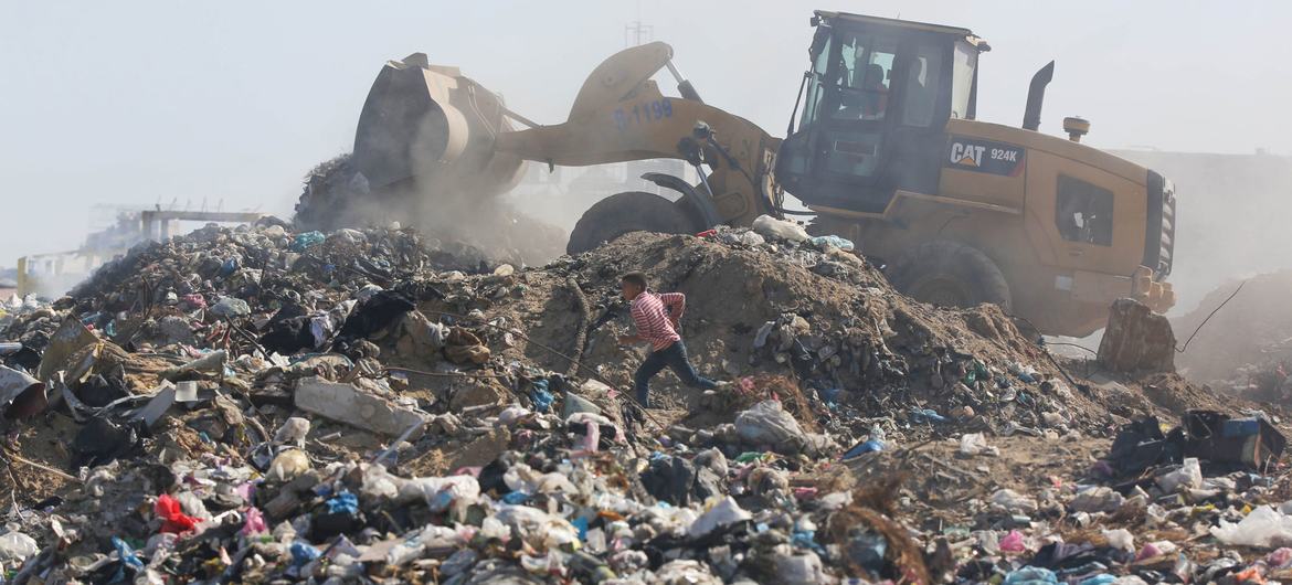 The accumulation of waste is posing a health hazard in Gaza.
