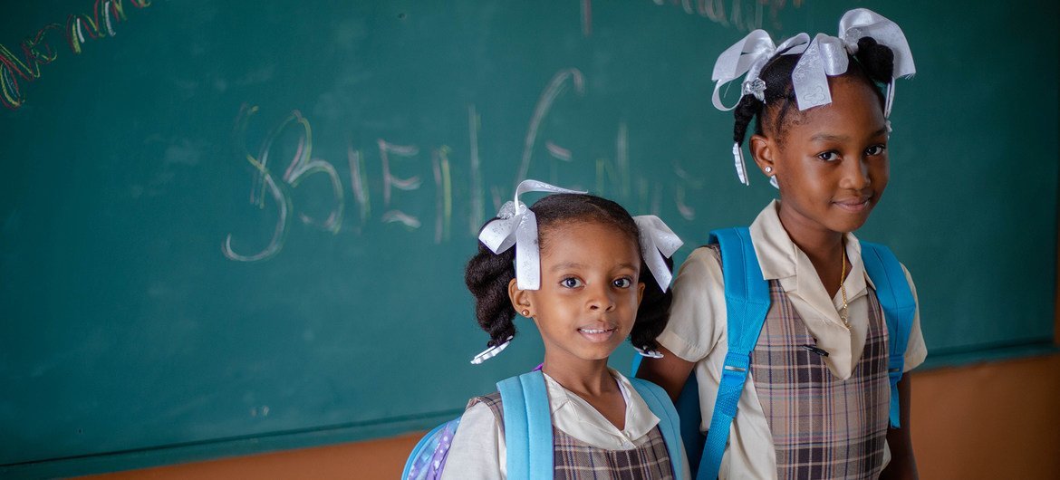 Дети в Гаити вернулись в школы после разрушительного землетрясения, которое произошло в августе 2021 года.  