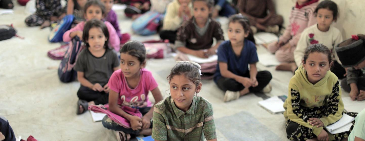 UNRWA sigue apoyando la educación de los niños en la medida de lo posible.