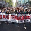 乌拉圭妇女上街游行，呼吁制止暴力侵害妇女行为。 