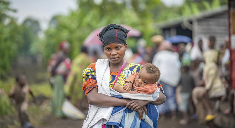 أُجبرت فرانسين وأطفالها الثلاثة على مغادرة قريتها بسبب الصراع المستمر في شرق جمهورية الكونغو الديمقراطية. وهم يتلقون الآن دعم برنامج الأغذية العالمي في مخيم للنازحين في شمال كيفو.