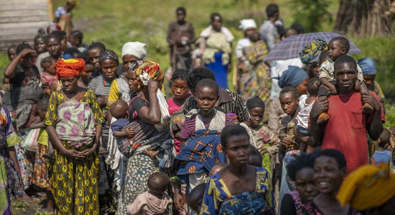 Des mères déplacées et des femmes enceintes demandent l'aide du Programme alimentaire mondial dans un camp de réfugiés du Nord-Kivu, à l'est de la RDC.