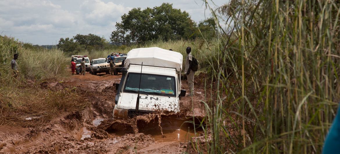 A UN peacekeeping patrol passes through Yei in South Sudan. (file)