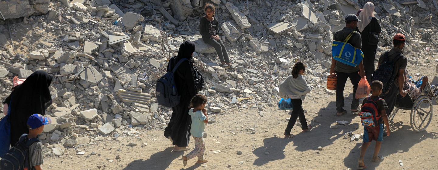 Mientras continúa la guerra en Gaza, los desplazamientos masivos están teniendo un impacto devastador en mujeres y niñas.