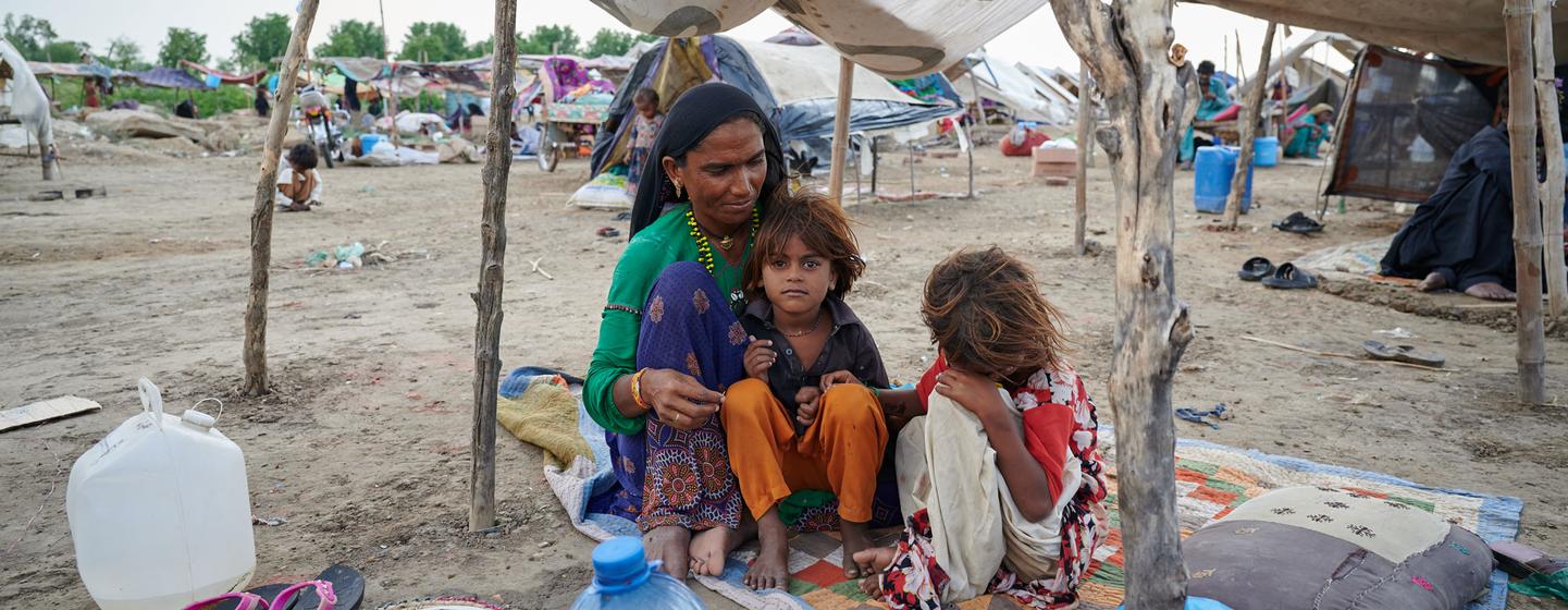 پاکستان کو گزشتہ سال (2022) غیر معمولی بارشوں اور سیلاب کا سامنا رہا جس کے باعث لاکھوں لوگ بے گھر ہوئے۔