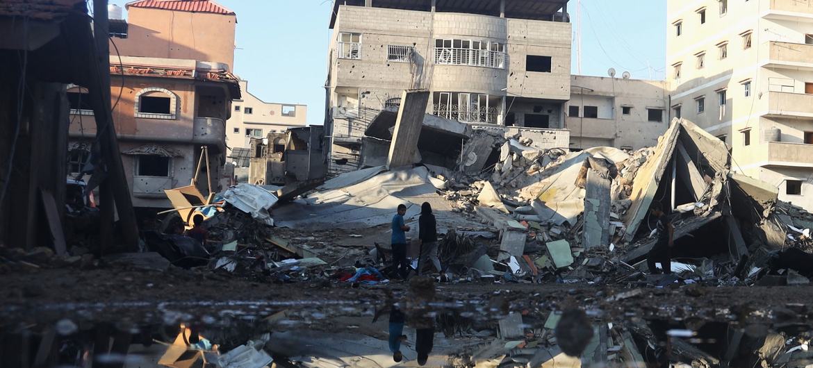 Air strikes on Rafah city in the southern Gaza Strip have caused widespread damage.