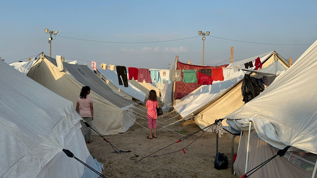 De nombreuses familles ont déménagé vers le camp de réfugiés de Khan Younis, au sud de Gaza.