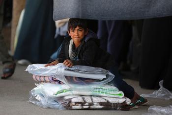 Un enfant dans un abri de l'UNRWA à Deir al-Balah, à Gaza.