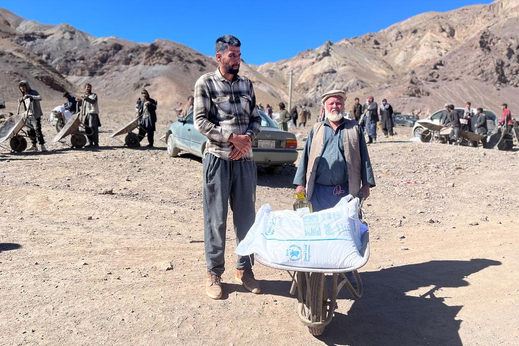 De nombreux Afghans récemment rentrés d'Iran dépendent de l'aide alimentaire distribuée par l'ONU pour survivre.