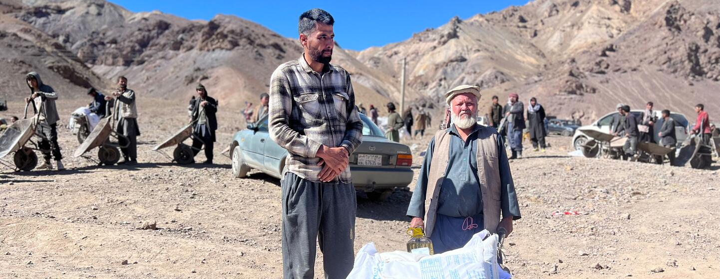 De nombreux Afghans récemment rentrés d'Iran dépendent de l'aide alimentaire distribuée par l'ONU pour survivre.
