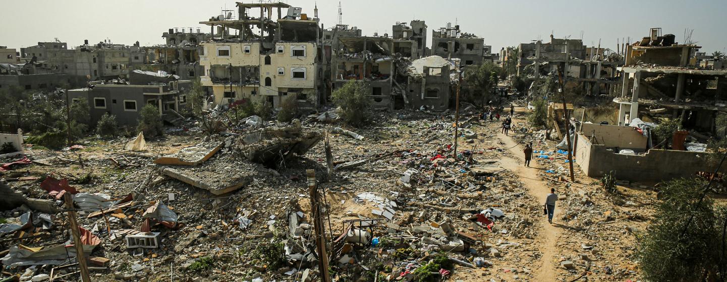 En juin 2024, après huit mois de bombardements israéliens, une grande partie de la bande de Gaza est en ruines.