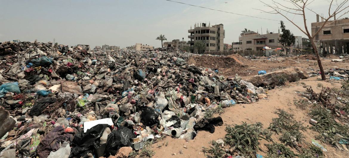 Debris and waste continue to pose a health threat to people in Gaza.