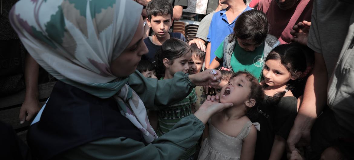 Gazan children receiving polio vaccinations.