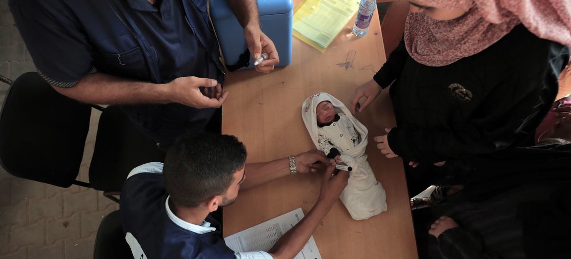 A UN-supported campaign plans to deliver the required two vaccine doses to ensure Gaza's 640,000 children are immune to the paralysing virus.