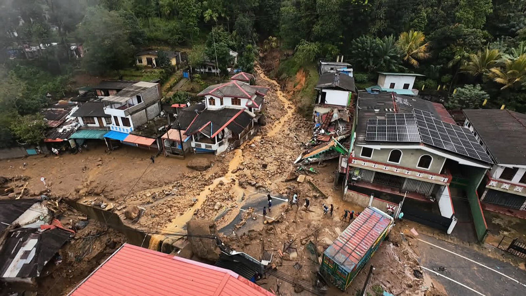 气旋迪特瓦于2025年11月28日在斯里兰卡东部登陆，造成房屋和基础设施严重损毁，数万个家庭亟需援助。