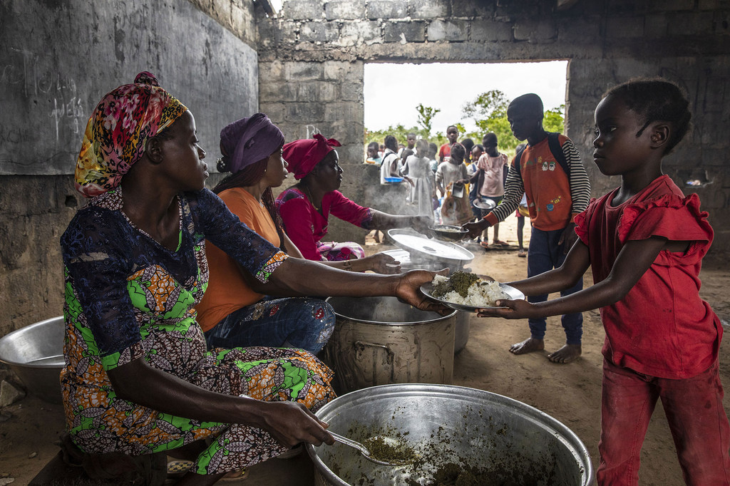 L'heure du déjeuner dans une école de Kindamba, dans le sud de la République démocratique du Congo.