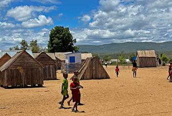 На Мадагаскаре традиционно практикуется так называемое экономическое насилие, а также нарушения прав девочек еще до их рождения. 