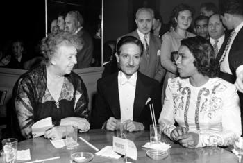 Chatting during intermission at New York's Metropolitan Opera House on Human Rights Day in 1950, Eleanor Roosevelt, UN General Assembly President Nasrollah Entezam and contralto Marian Anderson. (file)