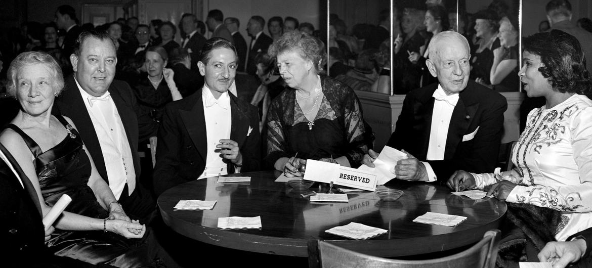 Marian Anderson (far right) at an intermission on Human Rights Day at New York's Metropolitan Opera House in 1950. (file)