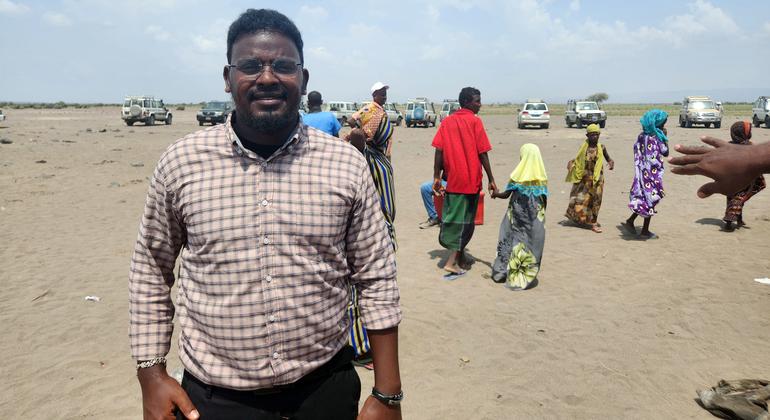 Ibrahim, profesor de una escuela de la región de Tadjourah, aboga contra la mutilación genital femenina.