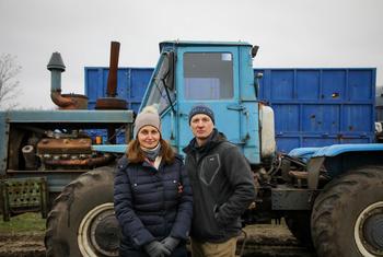 Украинские фермеры Владимир и Людмила надеются восстановить свое хозяйство благодаря проекту по разминированию.