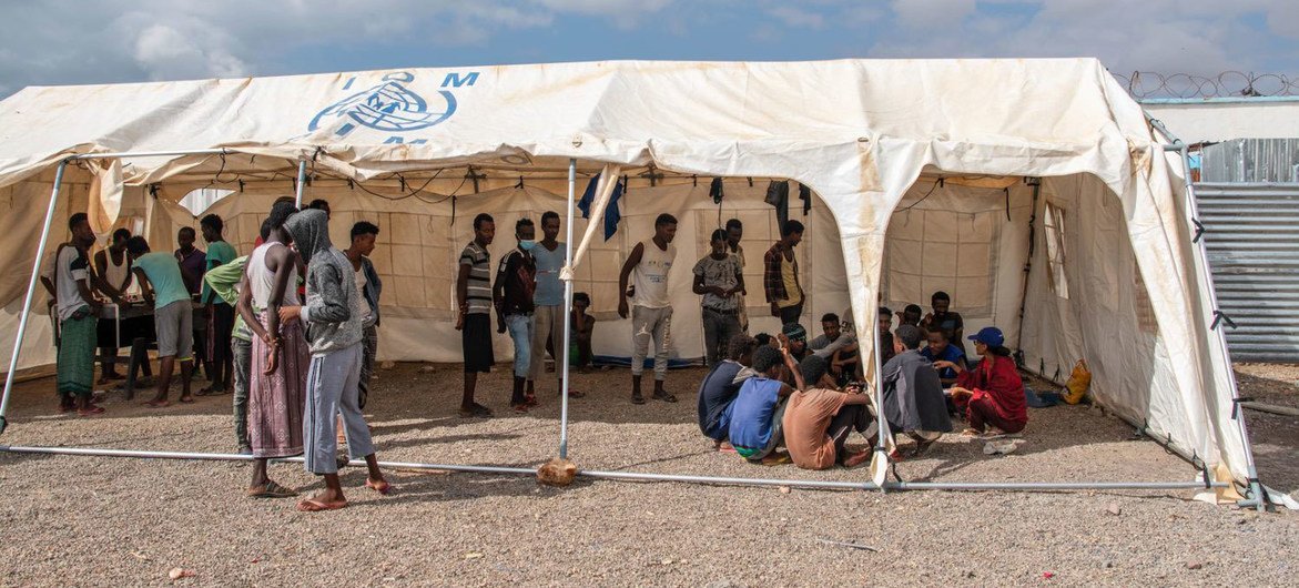 Staff at the IOM Migrant Response Centre in Obock, Djibouti, provide support to migrants who wish to return home.