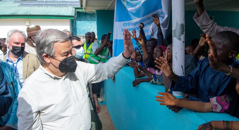 لأمين العام للأمم المتحدة أنطونيو غوتيريش يلتقي بالأطفال في مركز بولومكوتو للرعاية المؤقتة في مايدوغوري بولاية بورنو