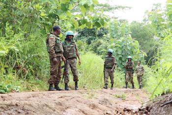 Fuerzas de paz patrullan en Tambura, en el suroeste de Sudán del Sur.