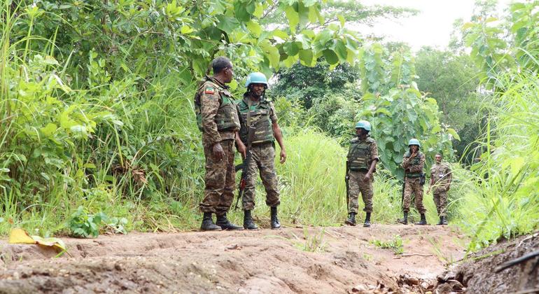 Fuerzas de paz patrullan en Tambura, en el suroeste de Sudán del Sur.