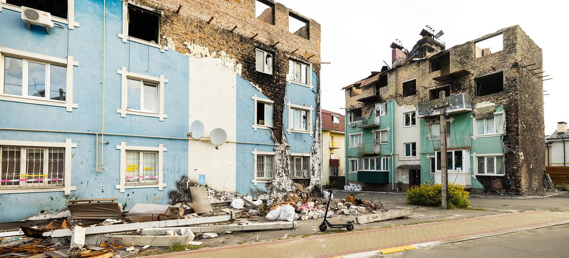 المباني المتضررة في إيربين، أوكرانيا.