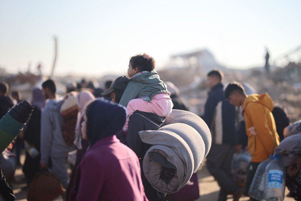 Les habitants de Gaza retournent chez eux dans le nord de l'enclave.