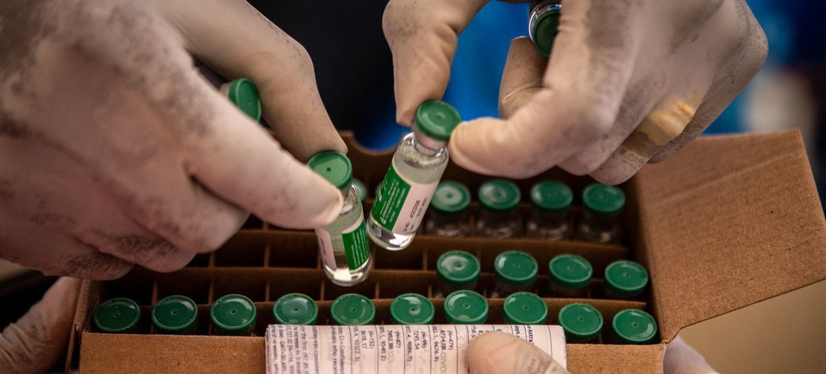 马里在首都巴马科推出从新冠疫苗获取机制获得的近40万剂疫苗。
