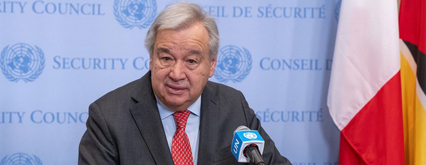 Le Secrétaire général de l'ONU, António Guterres, informe les médias de la situation à Gaza.