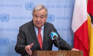 O secretário-geral da ONU, António Guterres, informa a mídia fora do Conselho de Segurança sobre a situação em Gaza