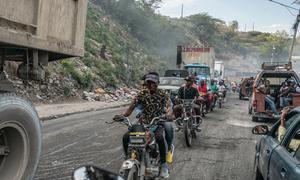 La vie quotidienne continue dans les rues de Port-au-Prince, malgré l'insécurité.