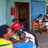 Sehemu ya kusubiria matibabu katika Kituo cha Afya cha Musovu wilayani Bugesera, Rwanda. Chanjo ya hepatitis B katika dozi ya kuzaliwa ni asilimia 45 tu ulimwenguni, na chini ya asilimia 20 ya chanjo katika kanda ya Afrika ya WHO.